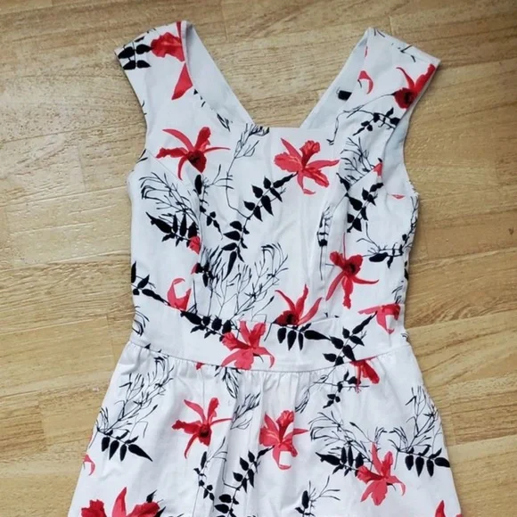 Dress - Picture 1 of 3